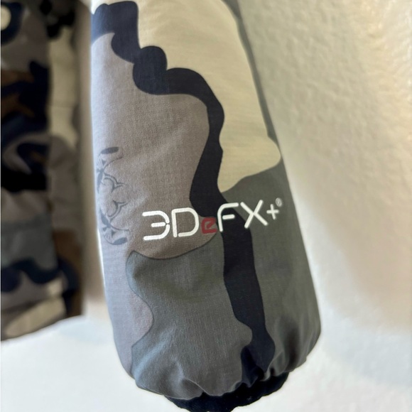 KUIU Versa 3DeFX+ Kids Camo Reversible Hooded Full Zip Jacket - Picture 3 of 10